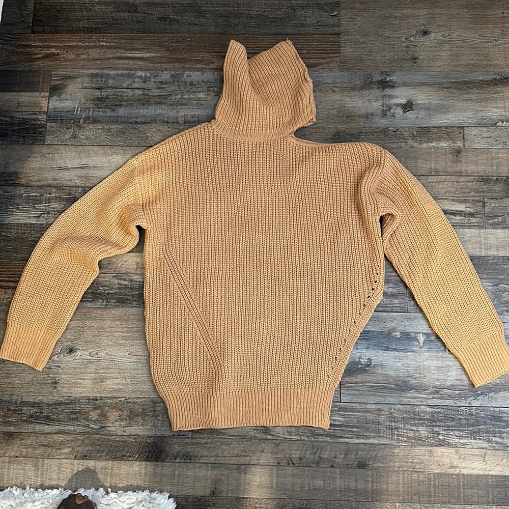 Lulu’s sweater in light brown